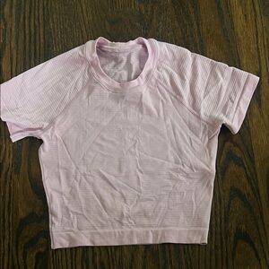 Lululemon scuba light pink cropped t shirt size 0